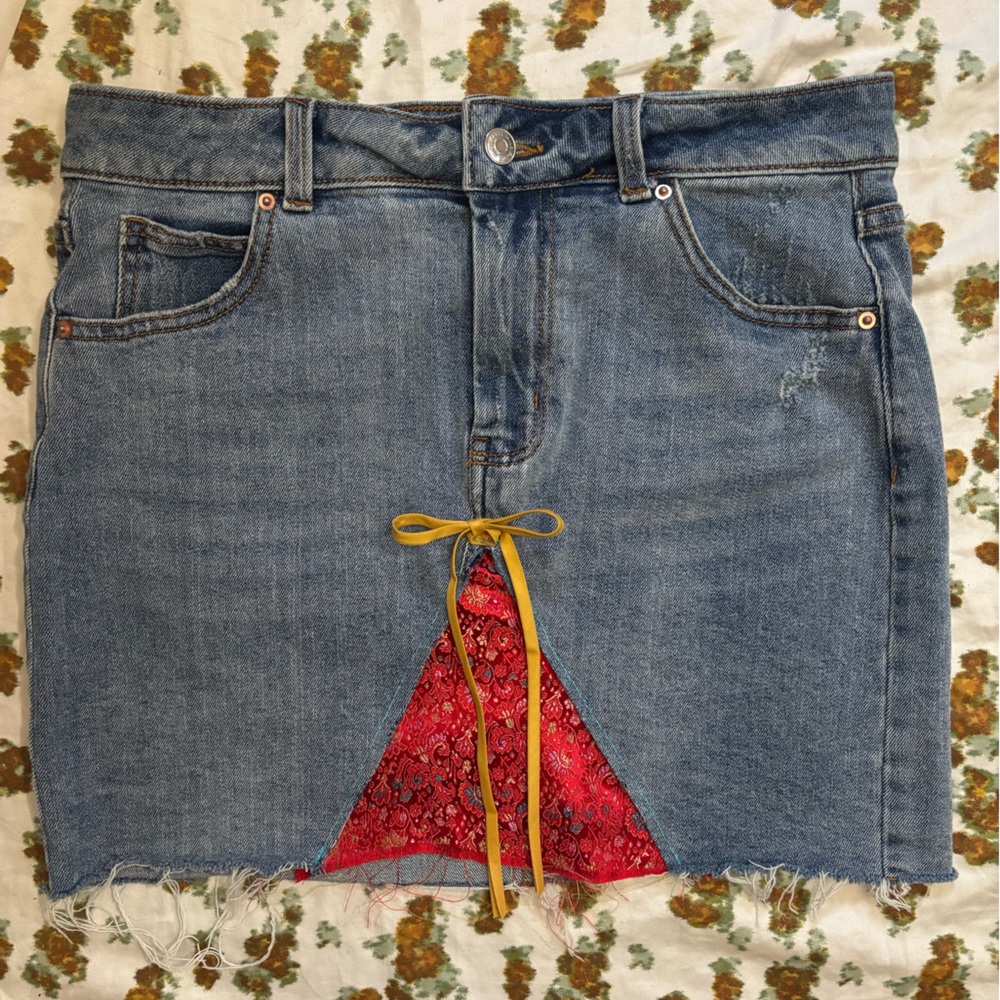 Upcycled Denim Mini Skirt and Scrunchie Size M - Picture 10 of 10
